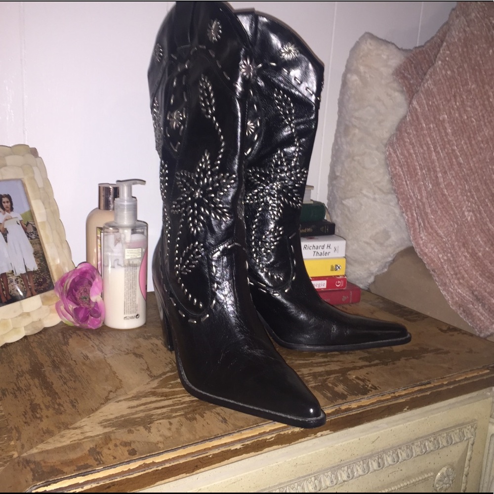Bakers Cowboy Boots - Picture 2 of 7